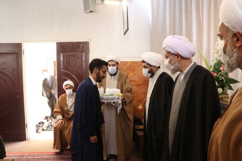 تصاویر| تلبس جمعی از طلاب شیرازی به لباس مقدس روحانیت