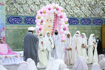 جشن تکلیف ۴۵۰ دختر نومکلف در حرم حضرت معصومه(س) برگزار شد