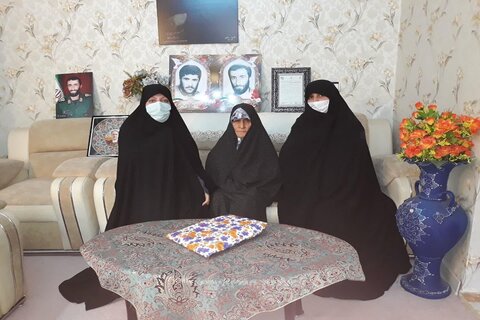 دیدار مدیر حوزه علمیه خواهران استان همدان با مادر شهیدان حاجی بابایی