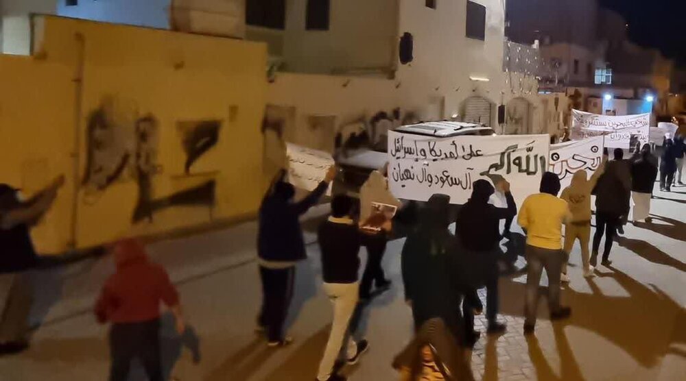 برپایی تظاهرات شبانه و سراسری در بحرین در دفاع از مظلومان یمنی + تصاویر