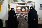 دیدار مدیر حوزه علمیه خواهران همدان با مادر شهیدان حجازی