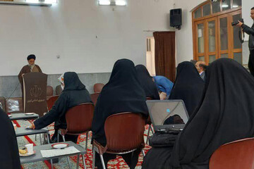 ارائه دستاوردهای انقلاب به مردم راه را بر شبهه افکنان می بندد