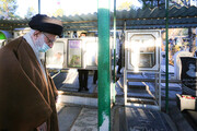 امام خمینی رحمۃ اللہ علیہ کے مزار اقدس اور گلزار شہداء میں رہبر انقلاب اسلامی کی حاضری