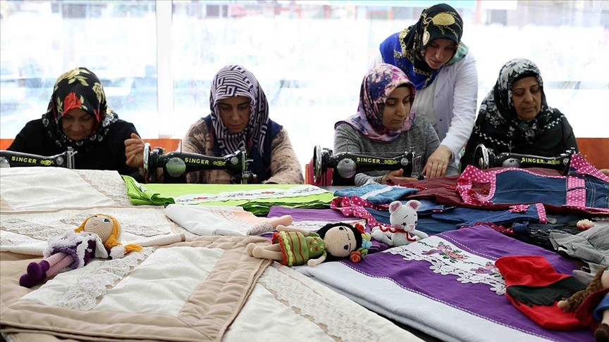 Turkish hijab, abaya designs attracting women in Pakistan