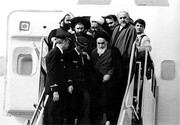 خاطره رهبر انقلاب از دیدار با امام پس از ۱۵ سال در فرودگاه / بی‌اختیار اشک می‌ریختم