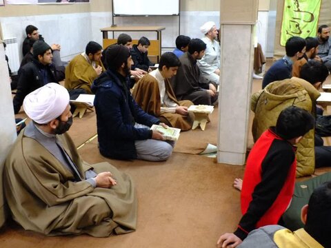 تصاویر / محفل انس با قرآن در مدرسه علمیه شیخ الاسلام قزوین برگزارشد