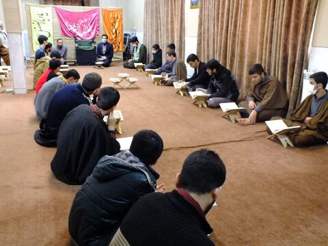 تصاویر / محفل انس با قرآن در مدرسه علمیه شیخ الاسلام قزوین برگزارشد