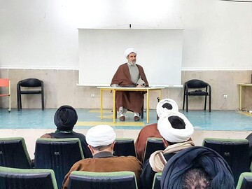 هم اندیشی ائمه جماعات بویین زهرا برگزار شد