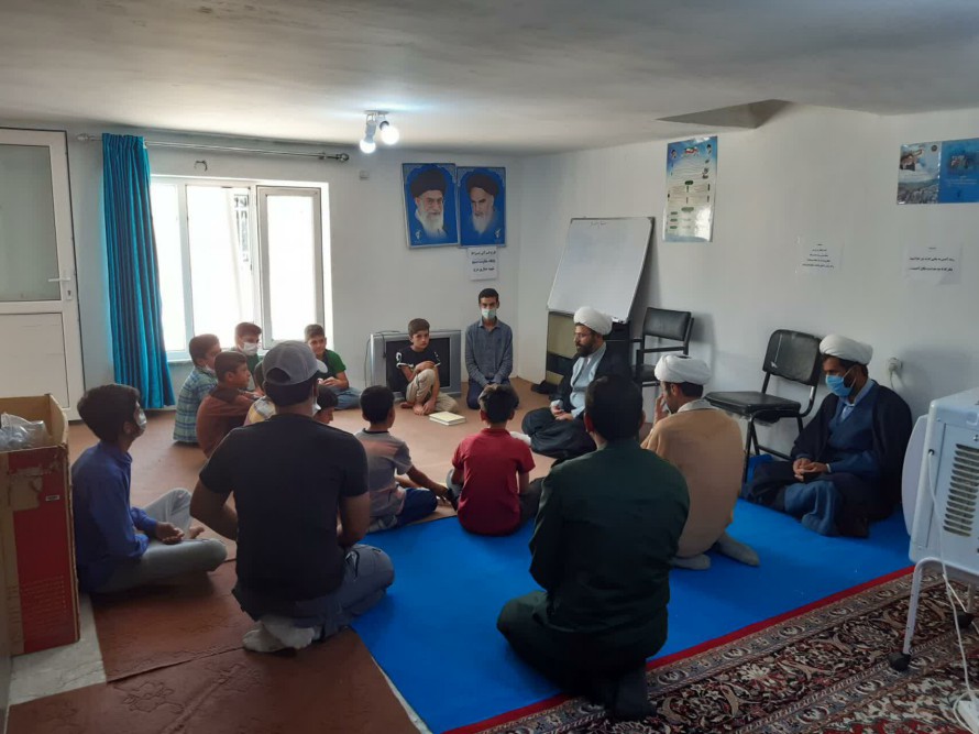 تصاویر/ مراسم جشن پیروزی انقلاب با حضور دانش آموزان «دزج» در مسجد جامع این شهر