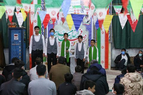 تصاویر/ مراسم گرامیداشت دهه فجر در مسجد جامع روستای خوزنین (بوئین زهرا)