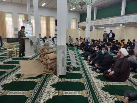 تصاویر/ مراسم جشن پیروزی انقلاب با حضور دانش آموزان «دزج» در مسجد جامع این شهر