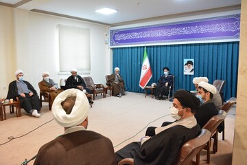 امام جمعه ارومیه بر لزوم حضور طلاب و روحانیون در جمع معتکفین تاکید کرد