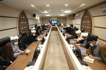 باید در تبلیغ دین استفاده بیشتری از زبان هنر شود