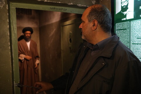 تصاویر/ تجدید بیعت مدیران حوزوی با آرمان‌های حضرت امام(ره) و بازدید از موزه عبرت