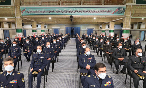 تصاویر/ دیدار جمعی از فرماندهان و افسران نیروی هوایی ارتش با رهبر معظم انقلاب