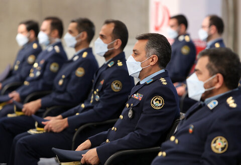 تصاویر/ دیدار جمعی از فرماندهان و افسران نیروی هوایی ارتش با رهبر معظم انقلاب