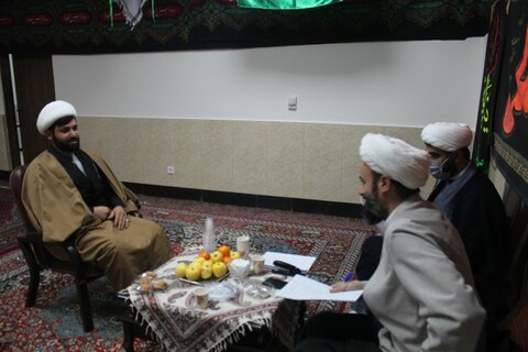 تصاویر/ مصاحبه داوطلبان شرکت در دوره مشاوره مقدماتی و تکمیلی حوزه علمیه کردستان