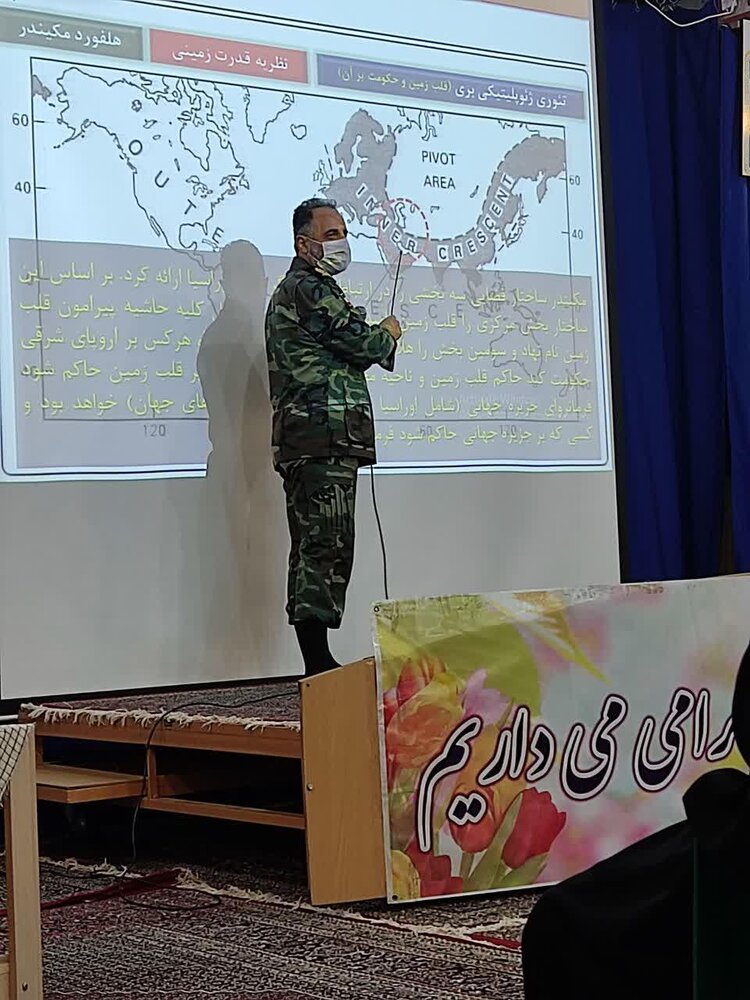 جشن انقلاب در مدرسه علمیه امیرالمومنین(ع) آران وبیدگل برگزار شد
