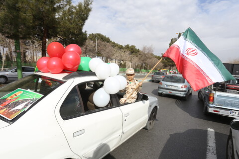 تصاویر/راهپیمایی خودرویی مردم اصفهان در یوم الله ۲۲ بهمن