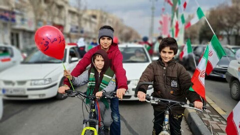 تصاویر/ حضور آینده سازان کشور در جشن انقلاب استان قزوین