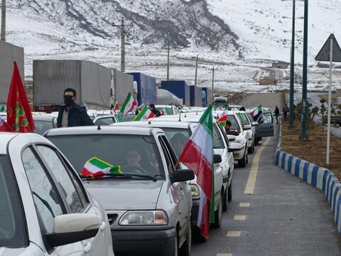 تصاویر/ حضور پرشور مردم شهرستان ماکو در راهپیمایی خودرویی و موتوری ۲۲ بهمن
