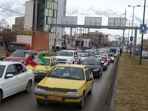 تصاویر/ حضور پرشور مردم شهرستان ماکو در راهپیمایی خودرویی و موتوری ۲۲ بهمن
