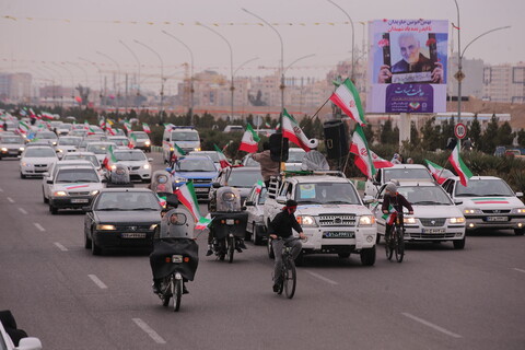 تصاویر/ راهپیمایی خودرویی وموتوری مردم قم در بهار پیروزی انقلاب اسلامی