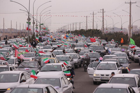 تصاویر/ راهپیمایی خودرویی وموتوری مردم قم در بهار پیروزی انقلاب اسلامی