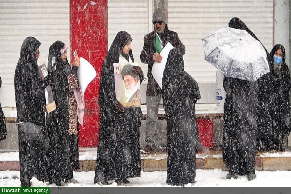 فوران حرارت انقلابی در سوز سرمای زمستان | اعلام عمومی «شهدا وفاداریم» در جشن ملی ۱۴۰۰ + عکس 