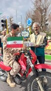 پذیرایی خادمیاران رضوی در آران و بیدگل از شرکت کنندگان در راهپیمایی ۲۲ بهمن