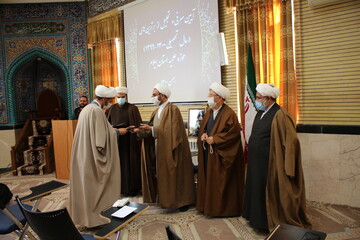 تصاویر/ آیین معرفی و تجلیل از برترین‌های حوزه علمیه استان ایلام