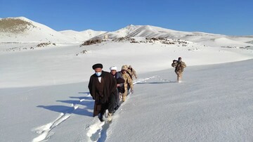 تصاویر/ بازدید امام جمعه سلماس از پاسگاه های مرزی