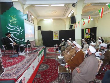 برای پاسخ‌ مناسب به شبهات انقلاب اسلامی باید حداقل هزار ساعت مطالعه کرد