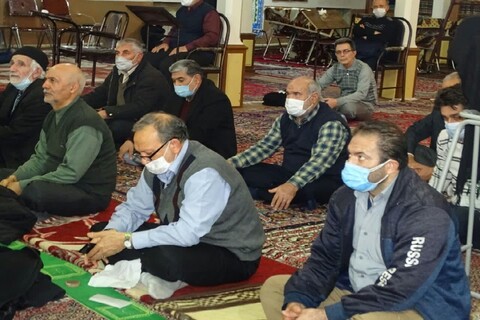 تصاویر/ حضور امام جمعه ماکو در جمع معتکفین