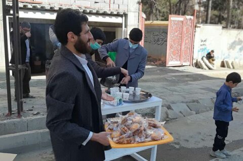 تصاویر/برپایی ایستگاه صلواتی و طبخ ۲۰۰ پرس غذا به مناسبت 13 رجب و ولادت حضرت علی (ع)در مدرسه خاتم الانبیاء(ص) سنندج