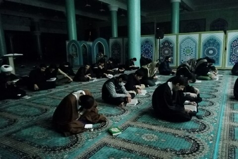 تصاویر/ اعتکاف طلاب مدرسه علمیه رسول اکرم تکاب در مسجد جامع این شهر