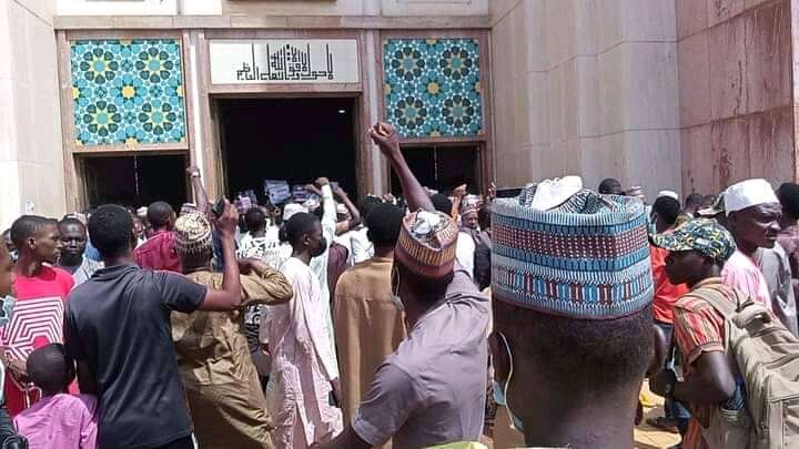 خروش شیعیان نیجریه در اعتراض به جنایات سعودی در یمن+تصاویر