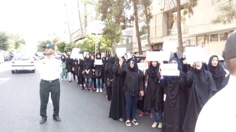 تہران میں ہندوستانی سفارت خانے کے سامنے ایرانی طلبہ کا احتجاجی مظاہرہ
