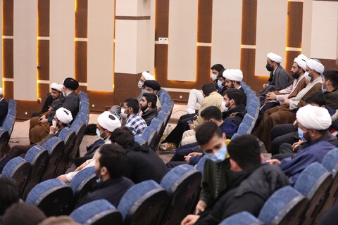 تصاویر نشست جمعی طلاب و مبلغین و مبلغات سمنان با آیت الله اعرافی