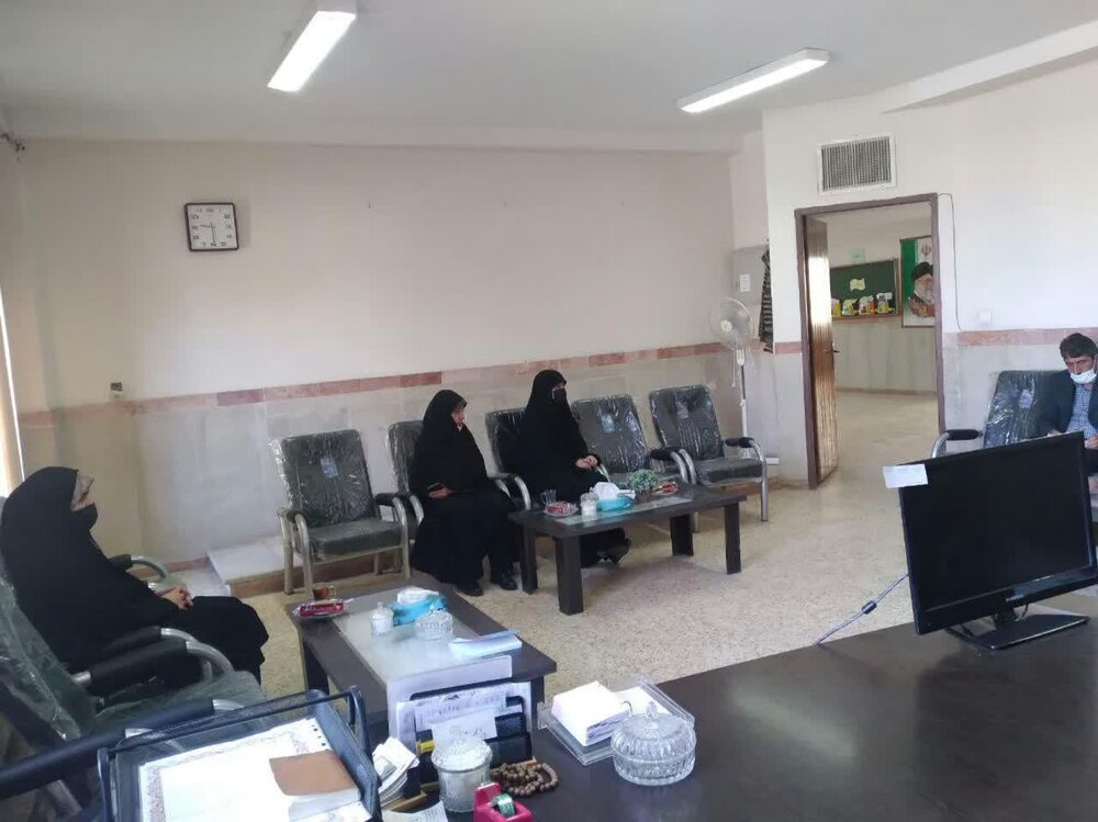 نشست حوزه علمیه خواهران بویین زهرا با دو نهاد آموزشی و فرهنگی