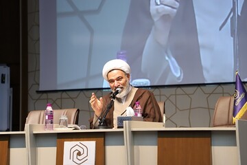 طلاب و روحانیون باید شتاب‌دهنده گام دوم انقلاب باشند