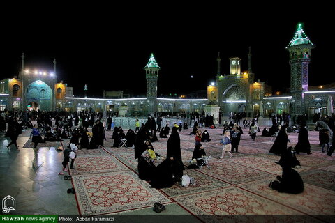 بالصور/ أجواء حرم كريمة أهل البيت السيدة فاطمة المعصومة عليها  السلام في ذكرى ولادة الإمام الحسين (ع)