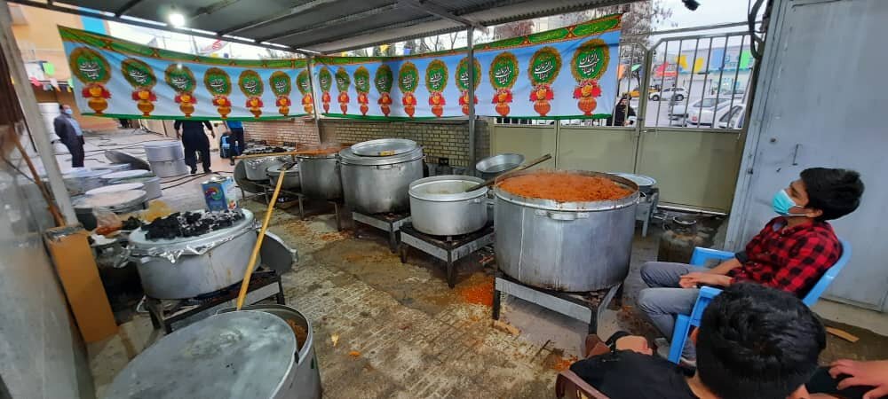 نذر واره پخت هفتاد و دو دیگ غذا در یاسوج