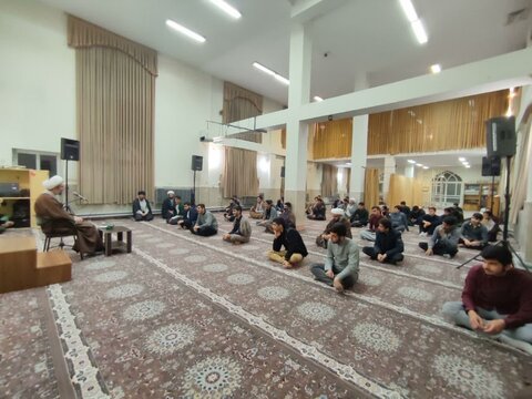تصاویر/برگزاری جشن میلاد حضرت ابا عبدالله الحسین (ع) با سخنرانی حجت الاسلام رفیعی در مدرسه علمیه کامیاران