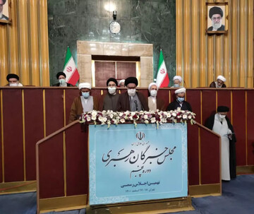 تحلیف نماینده قم در مجلس خبرگان رهبری