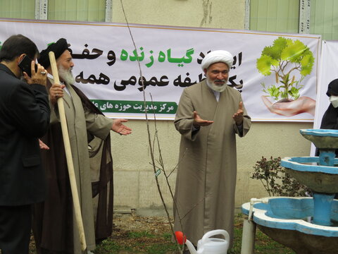تصاویر/ روز درخت کاری، در دفتر نمایندگی حوزه علمیه خواهران در استان تهران