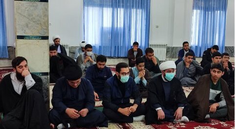 تصاویر/ تجلیل از طلاب حافظ و پژوهشگران برتر مقاله‌نویسی در مدرسه علمیه حضرت ولیعصر(عج) آستارا به مناسبت اعیاد شعبانیه