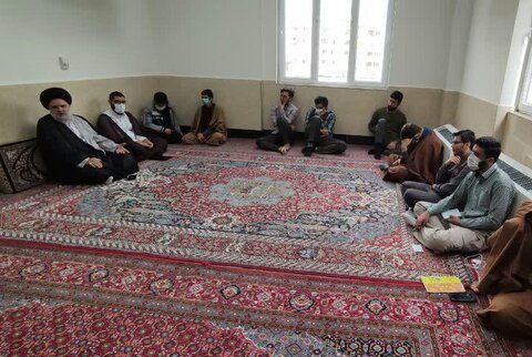 تصاویر/نشست تربیتی اخلاقی با حضور حجت الاسلام سید محمد نبوی در مدرسه خاتم الانبیاء( ص) سنندج
