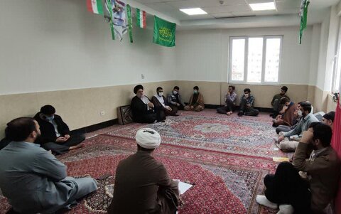 تصاویر/نشست تربیتی اخلاقی با حضور حجت الاسلام سید محمد نبوی در مدرسه خاتم الانبیاء( ص) سنندج