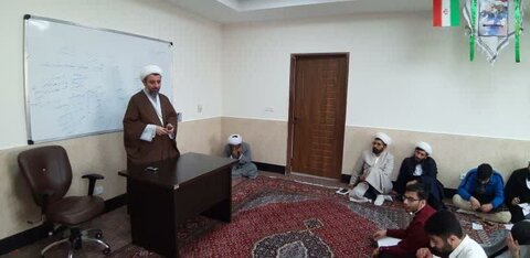 تصاویر/ جلسه مشاوره خانواده توسط حجت الاسلام محمد علی رفیعی  در مدرسه خاتم الانبیاء (ص) سنندج